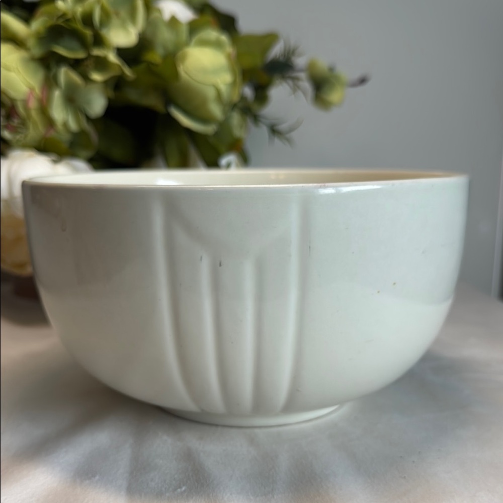 Vintage Hull Pottery Deco Art style MCM mixing bowl
